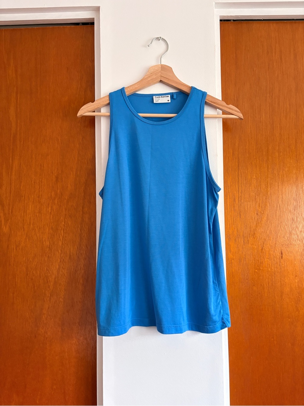 Frank and Oak blue fluid tank